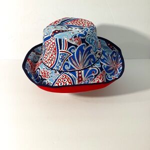 VERA BRADLEY WOMANS REVERSIBLE HAT 4-TH OF JULY REVERSIBLE  WHITE BLUE RED